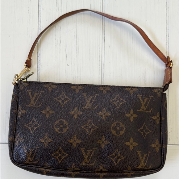 Louis Vuitton Handbags - Louis Vuitton Pochette Monogram